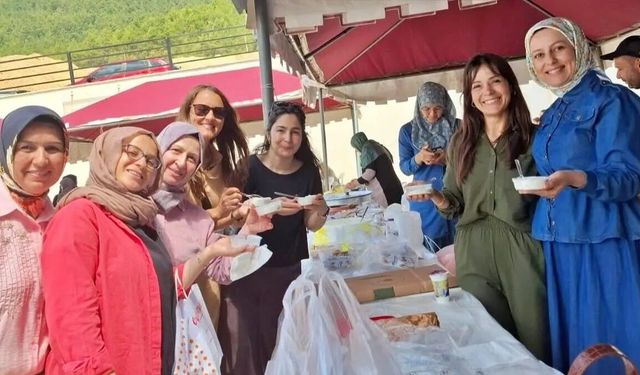 Alanya’da kermes şenliği: Veliler ve öğrenciler bir arada