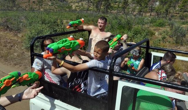 Alanya'da safari araçlarında tehlikeli 'Su' savaşı