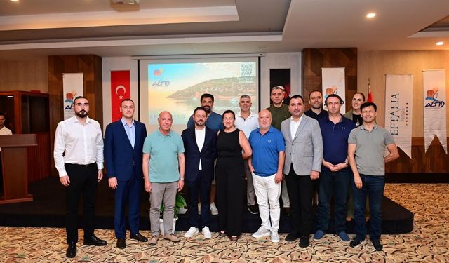 Turizm profesyonelleri, ALTİD'nin panelinde bir araya geldi