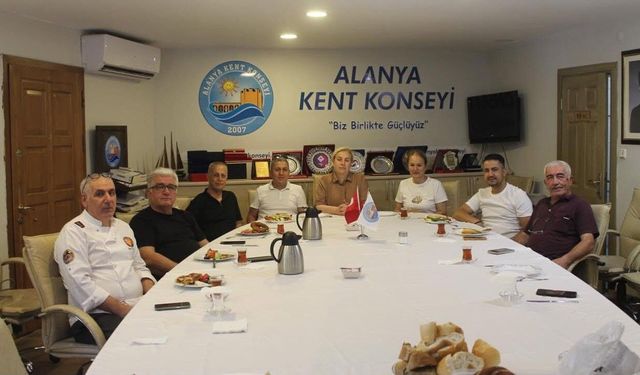 Alanya'nın turizm neferleri bu masada buluştu