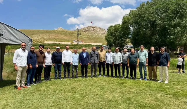 Vefa dolu buluşma: Çavuşoğlu ailesi için dualar yükseldi