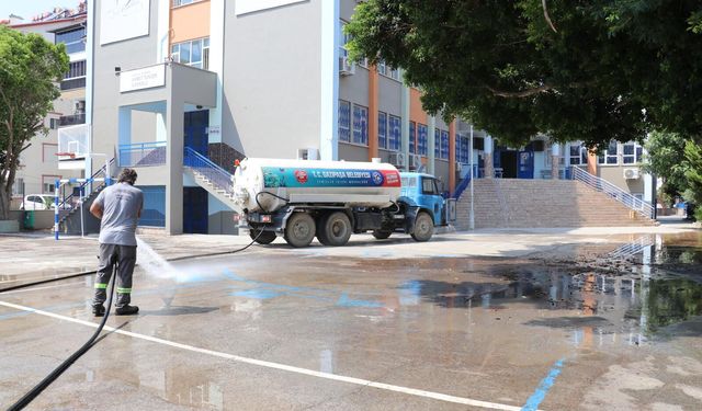 Komşuda okullar yeni döneme hazırlanıyor