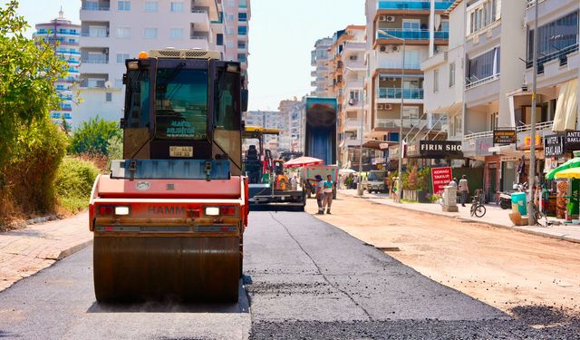 Mahmutlar’da asfalt çalışmaları hızla ilerliyor
