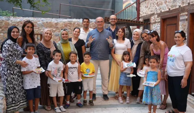 Alanya'da miniklerden patili dostlara renkli dokunuş