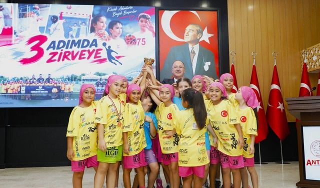 Alanya’da iki yaş büyük rakiplerini dize getirdiler