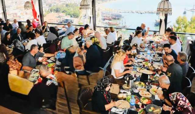 Alanya protokolü gaziler için tek yürek oldu