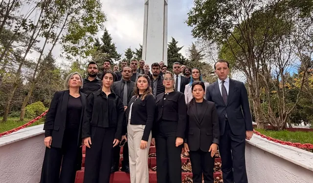 Alanya Belediye Tiyatrosu, Alaiye Şehitleri'nin huzurunda