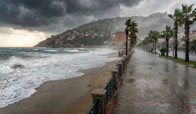 Alanya’da güneşe mola: Sağanak ve ani soğuma kapıda