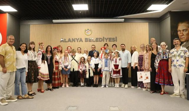 Alanya sokakları dünyanın dansıyla renklendi