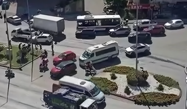Alanya dikkat! Yola yağ döküldü, aman düşmeyin