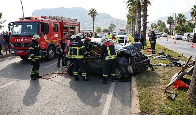 SON DAKİKA! Alanya’da kaza! Araçta sıkıştı, itfaiye kurtardı
