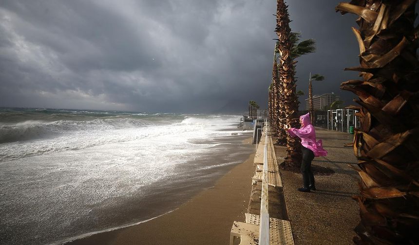 Rüzgar silip süpürecek! Antalya için fırtına uyarısı