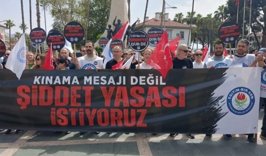 Alanya'da öğretmenler c*nayeti protesto etti