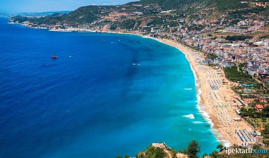 Kleopatra Plajı’nda sezon öncesi altyapı bakım çağrısı