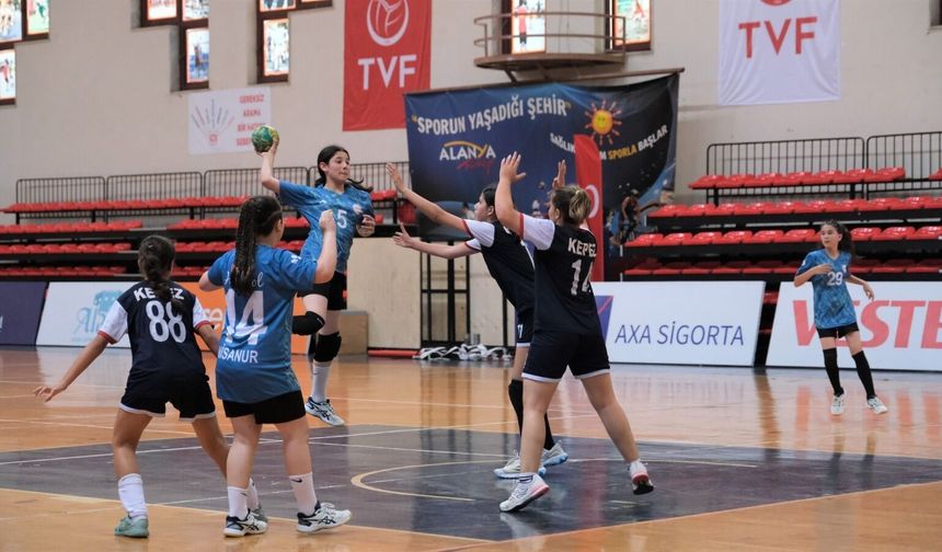Alanya'da sporla dolu bir yaz: Genç yetenekler yetişiyor