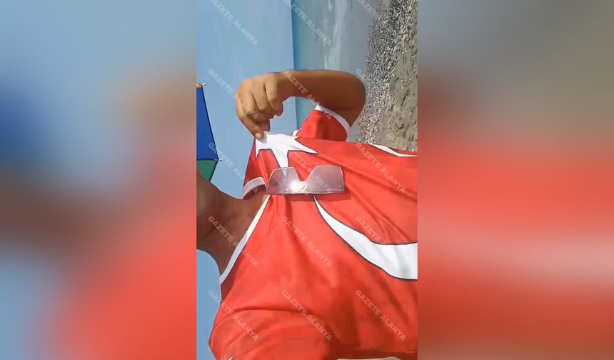 Alanya’da Türk bayraklı tişörtten rahatsız mı oldular?