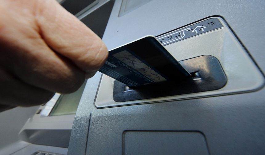 Dikkat! ATM'de bu hatayı yapanların kartları yutulacak