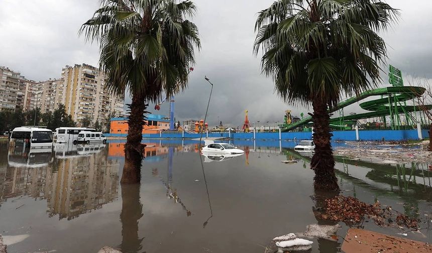 Antalya şaşırdı kaldı! Valilikten sel uyarısı yapıldı