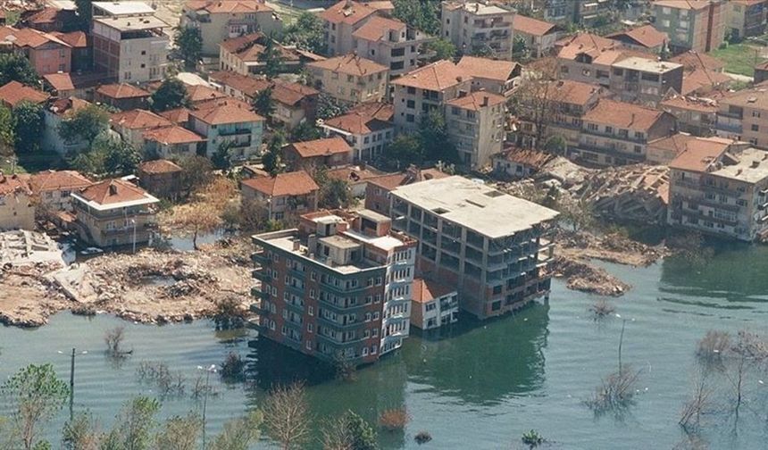 Yeni deprem kehaneti: Varol, Marmara depremi için gün verdi