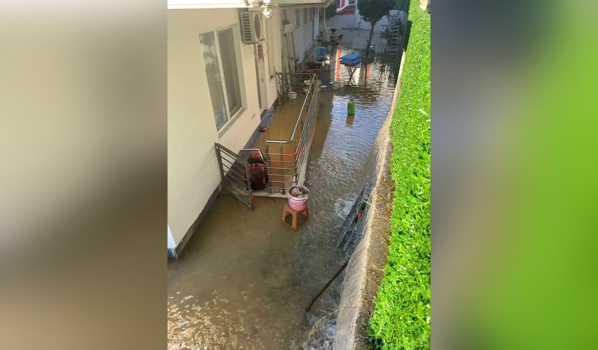 Alanya yağmura hasret, onlar sular altında!