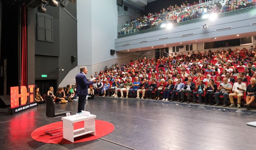 Alanya Kitap Fuarı'na yoğun ilgi