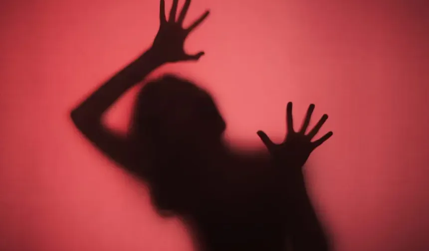 Manavgat’ta iğrenç olay: Öz kızını yıllarca istismar etmiş!