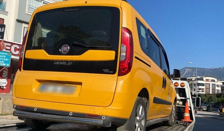Alanya’da yayaları hiçe saydı, otoparka çekildi