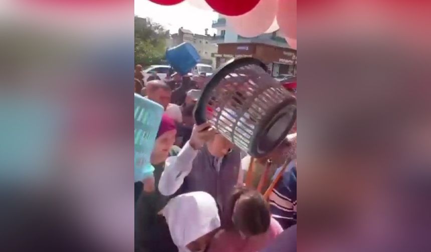 Antalya’da "Ne alırsan 50 lira" dediler, izdiham oluştu