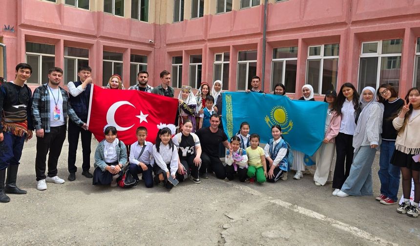 Türkistan’da 23 Nisan coşkusu: Türk-Kazak kardeşliği kutlandı