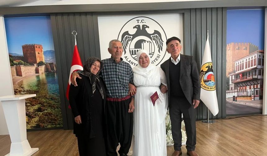 Alanya’da 45 yıllık aşk, nikâh masasında resmiyet kazandı