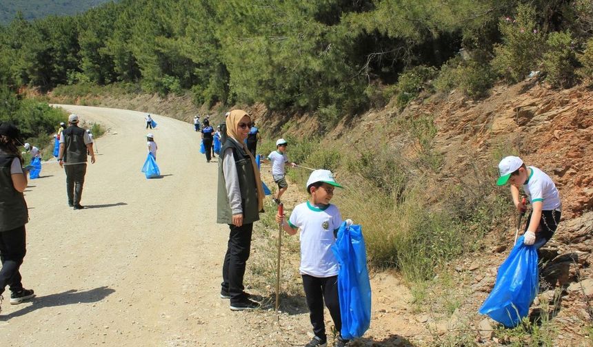 ‘Orman Benim’ ile Alanya’da orman temizliği yapıldı