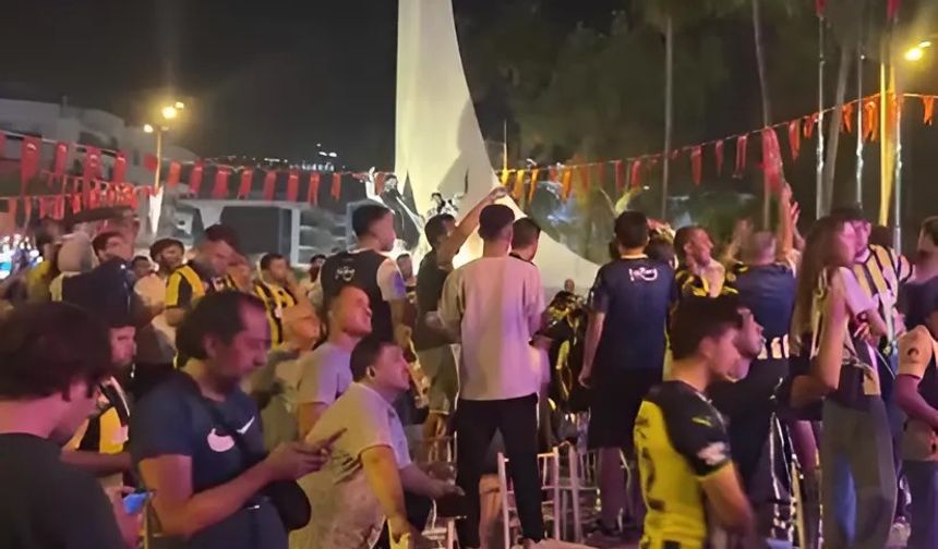 Taraftarlardan Alanya’da coşkulu şampiyonluk kutlaması