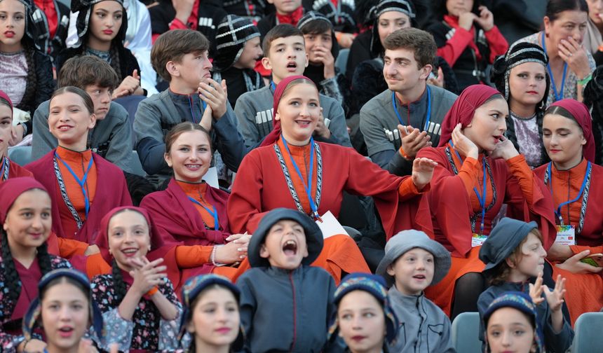 Uluslararası Halk Dansları ve Müzik Festivali coşkusu