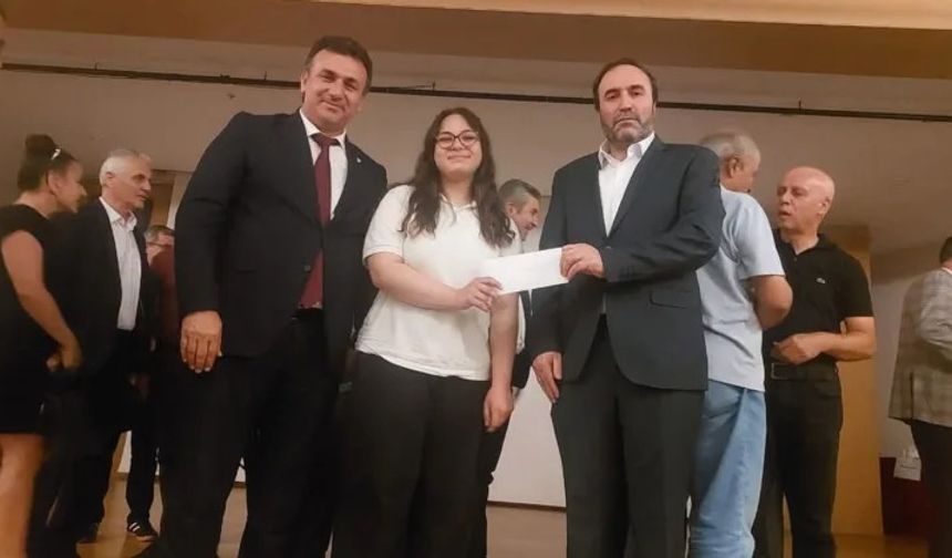 Alanya’da yarışma birincisi gençten anlamlı bağış