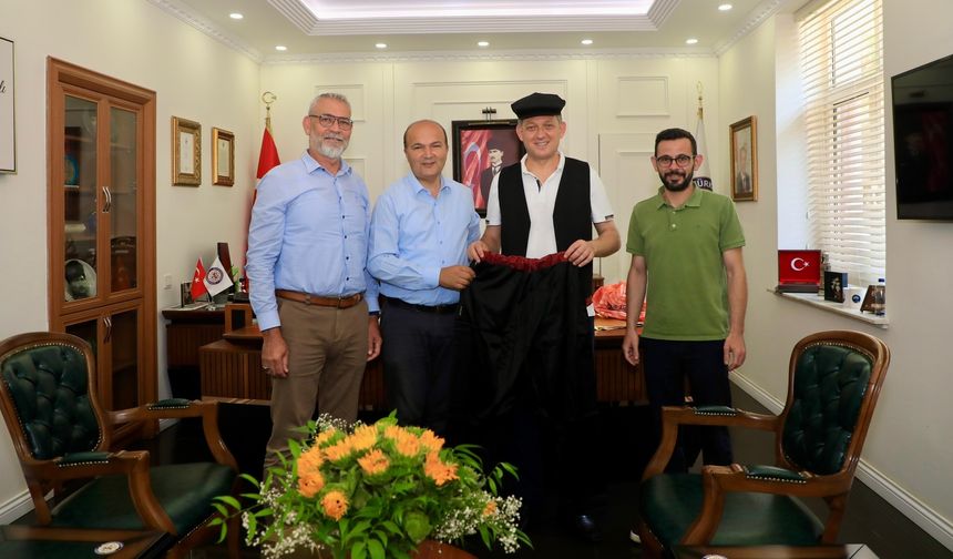 Alanya Yörükleri Kaymakam Ürkmezer'e veda etti