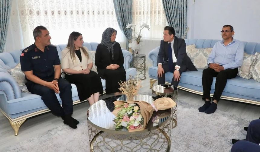 Alanya Kaymakamı Öztürk'ten duygusal ziyaret: "Şehit aileleri başımızın tacıdır"
