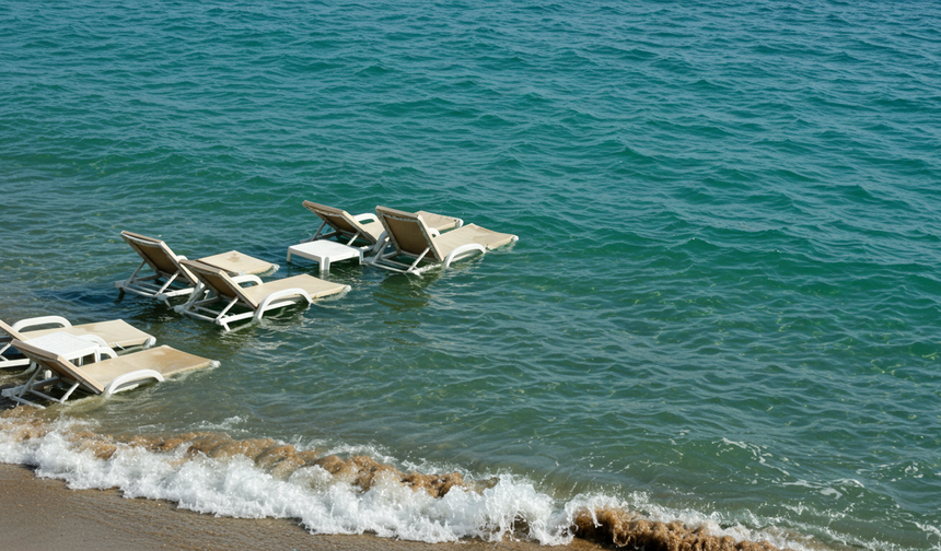 SON DAKİKA! Alanya’da zor anlar! Deniz yükseldi, sebebi deprem mi?