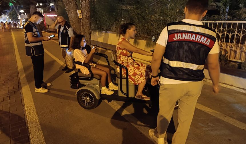Alanya'da yaya yoluna giren sürücüler cezayı yedi