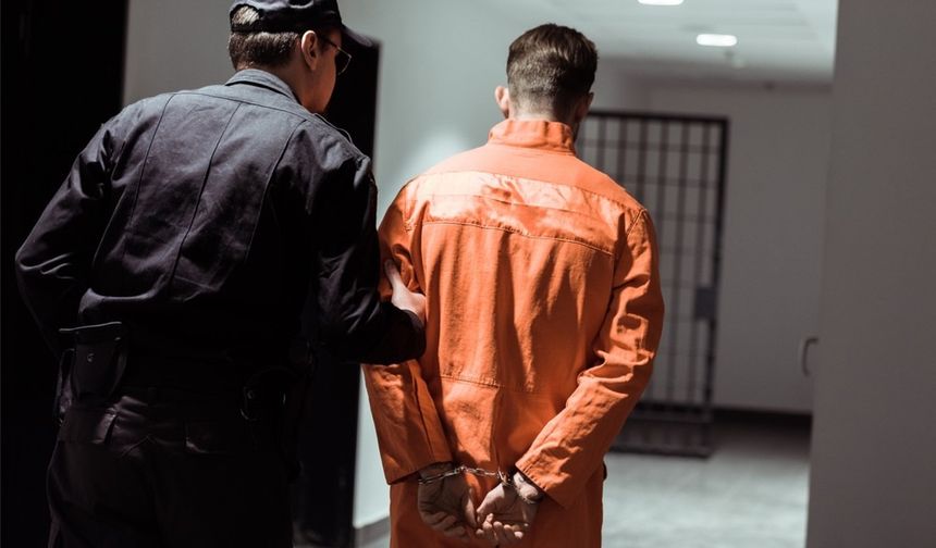 Alanya'da 4 ayrı suçtan aranan firari yakalandı