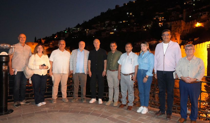 Alanya Kitap Fuarı sona erdi: Usta isimler katıldı, fidanlar dağıtıldı