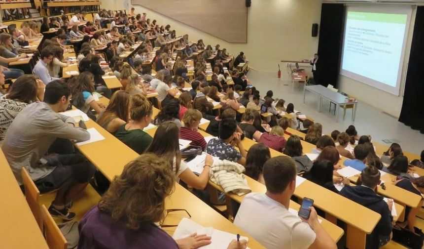 EMŞAV’dan üniversiteli gençlere eğitim desteği
