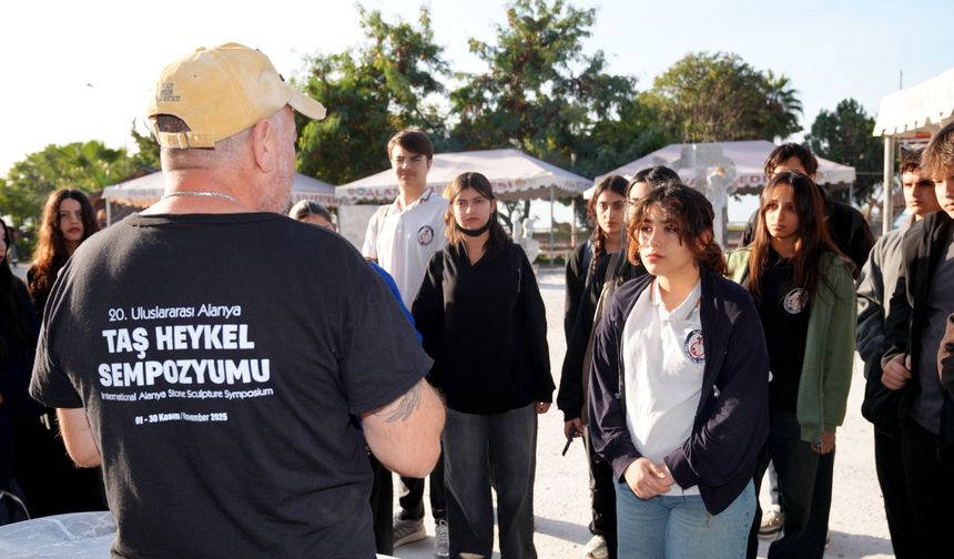 Alanya’da gençler taş heykel sanatıyla buluştu