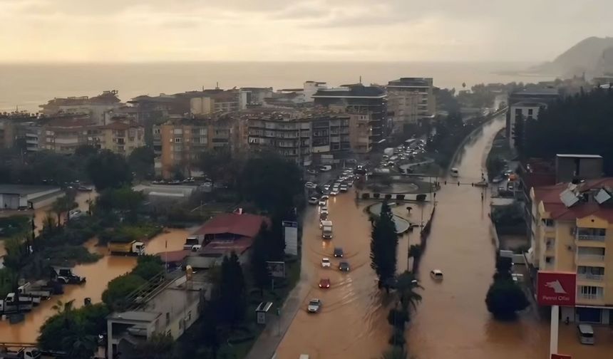 Alanya'da sel ve deprem paniği: 15 yılın en şiddetli yağışı ve art arda sarsıntılar!