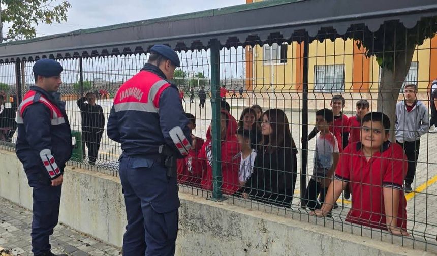 Alanya'da okul çevrelerine jandarmadan sıkı denetim