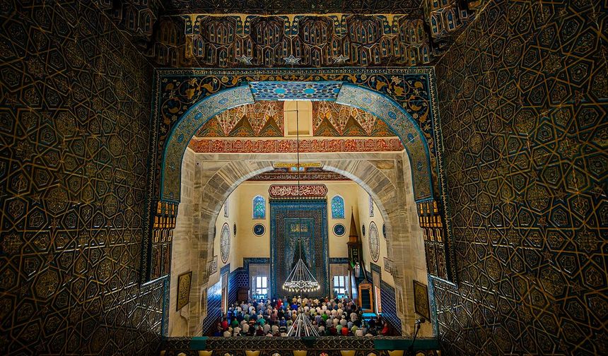 Üniversitelerde "Cuma Namazı" dönemi! Ders ve sınav saatleri değişiyor