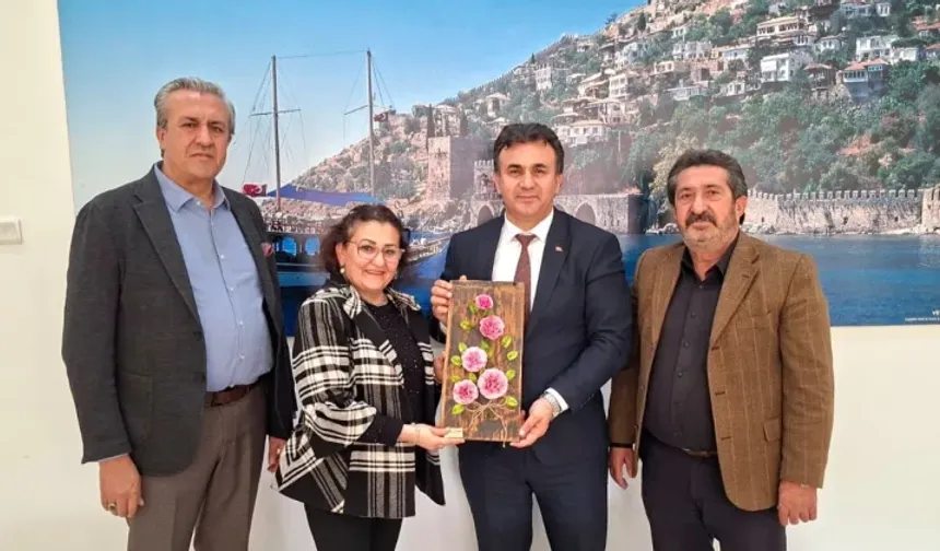 Alanya’da öğrenciler için el ele: THK’dan eğitime anlamlı ziyaret