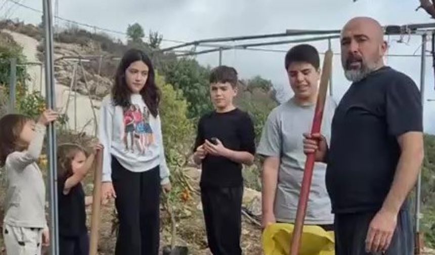 Başkan Ali Hüddoğlu’ndan çocuklara uygulamalı ağaç dikme dersi