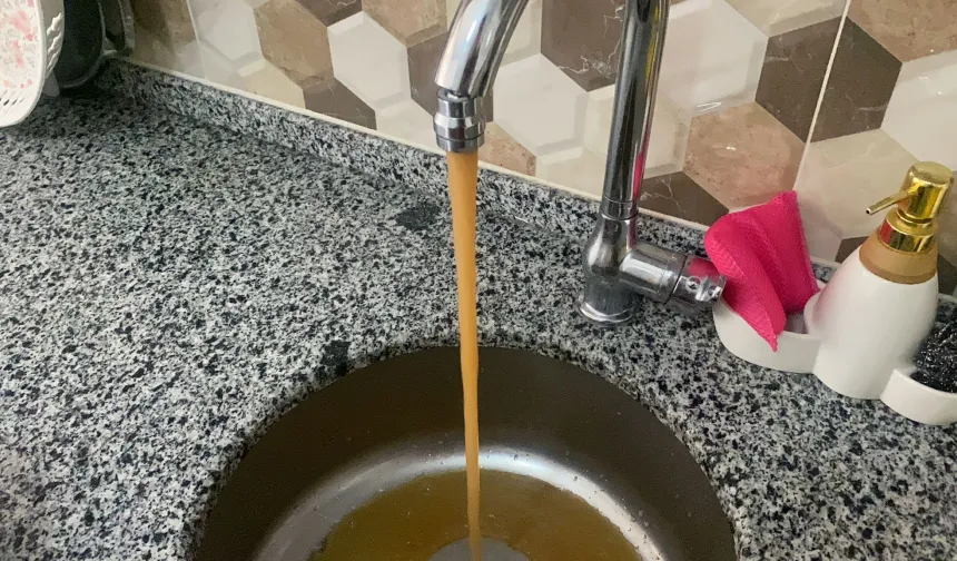 Alanya’da yollar çöktü, musluklardan çamur aktı