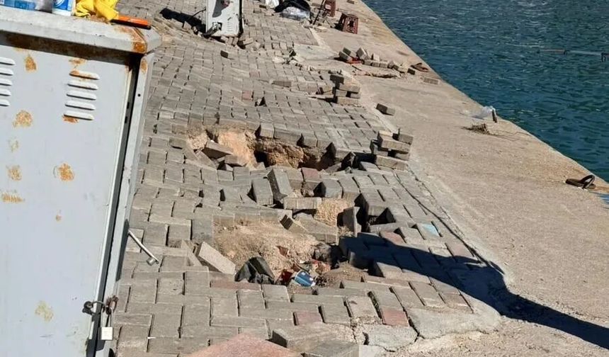 "Davul başkasında, tokmak başkasında!"