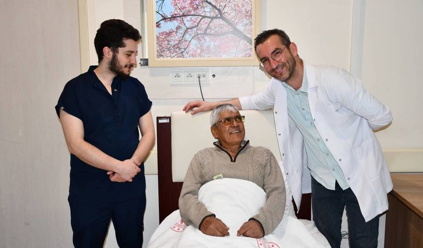 Alanya'da bağırsak torbasına son veren mucize dokunuş